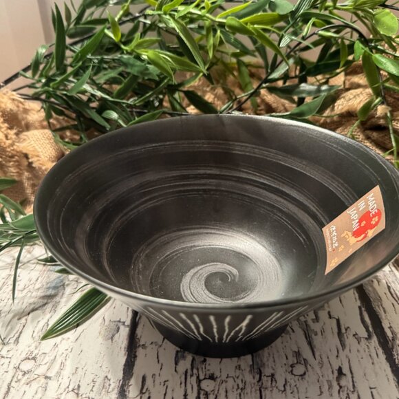 NWOT Set of 2 Japanese Bowls Black White Etching - Picture 2 of 3